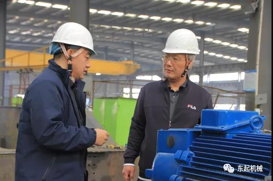 河南工業(yè)大學(xué)機(jī)電工程學(xué)院院長(zhǎng)、碩士研究生導(dǎo)師惠延波教授等一行蒞臨東起集團(tuán)參觀考察