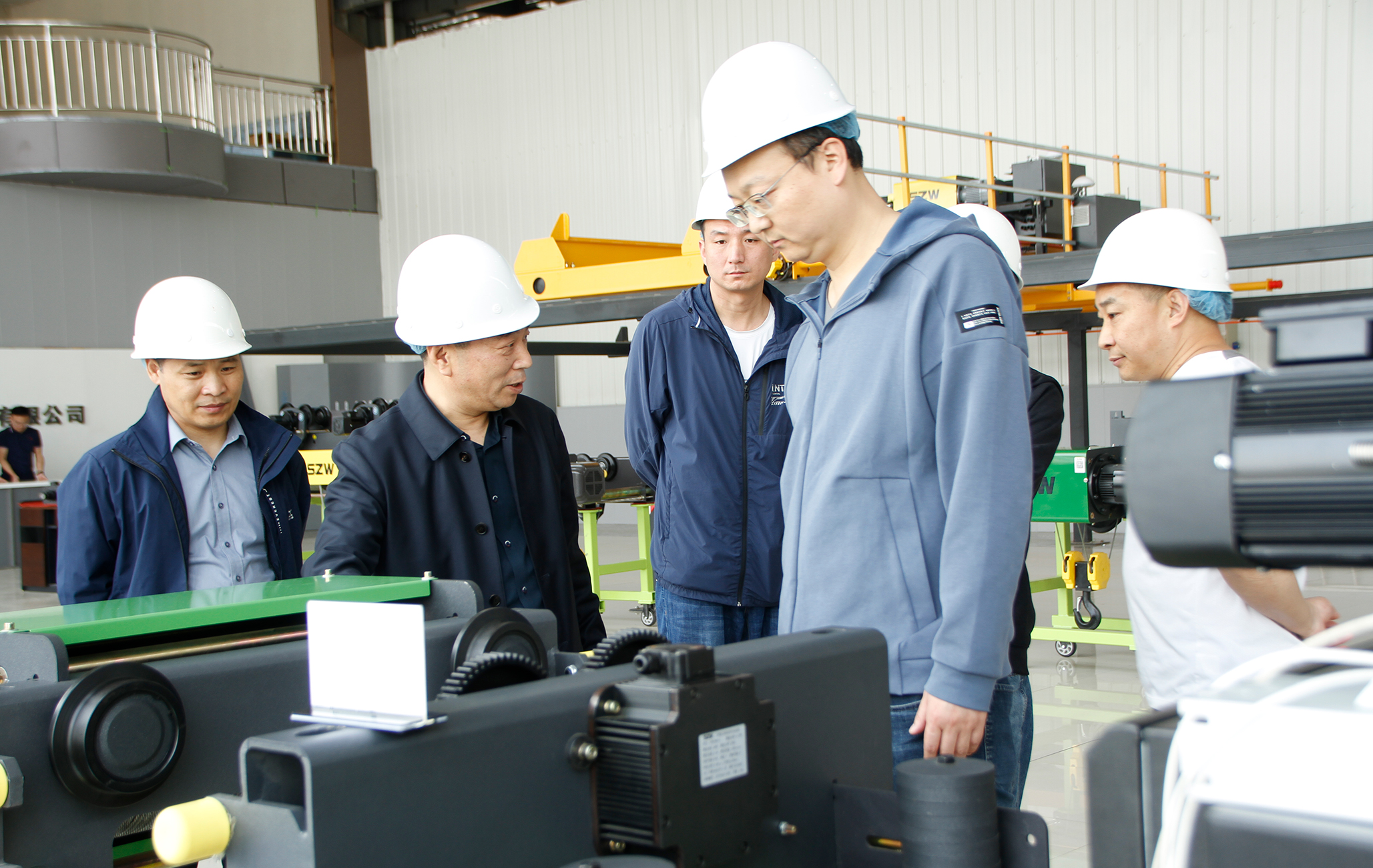 熱烈歡迎陜西重型汽車有限公司領導，中國汽車工業(yè)工程有限公司領導一行蒞臨東起集團參觀考察！